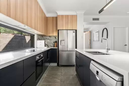 1/71 Ridgeway Avenue, Southport For Sale by  - image 1