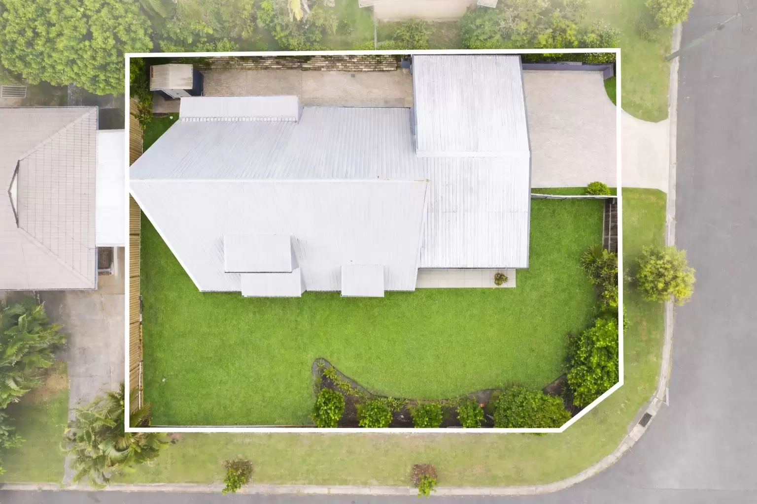 33 Harran Street, Southport For Sale by Queensland Sotheby's International Realty - image 1