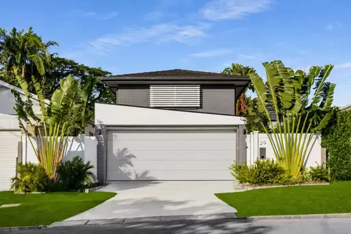 29 Sydney Street, Labrador For Sale by Queensland Sotheby's International Realty